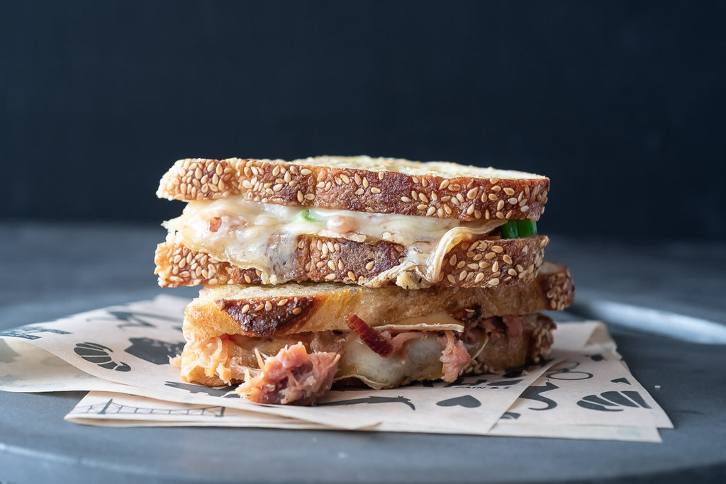 Grilled cheese with pulled ham &amp; 1608